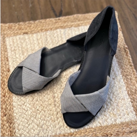 Vince Idara Open Toe Twisted D’Orsay Navy White Sandal Flats Size 9 - Picture 2 of 13